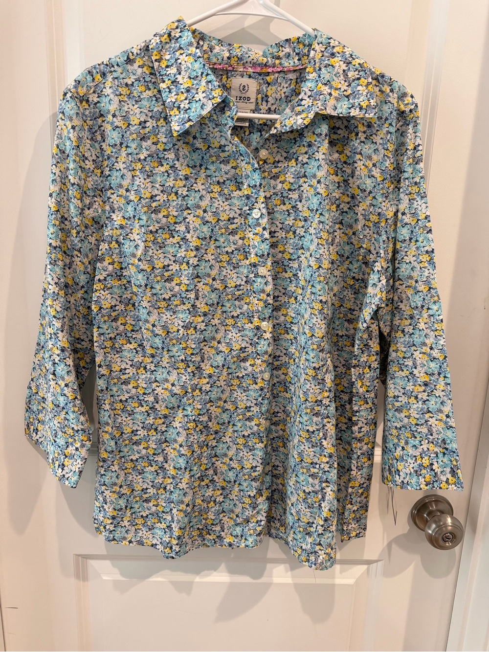 NWT Izod Women’s Light Button-Down Shirt Size XL